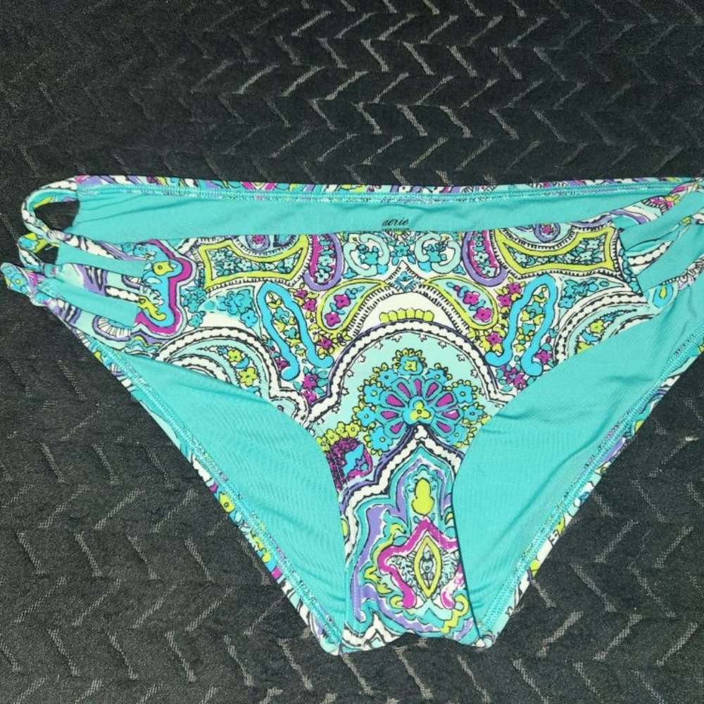 Aerie Ladies' swim hipster bikini bottoms in size Medium/ 28" waist